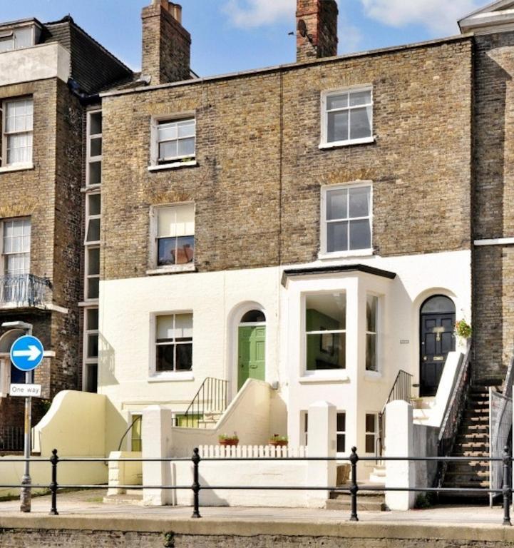 مبيت وإفطار دوفر 299 London Road المظهر الخارجي الصورة